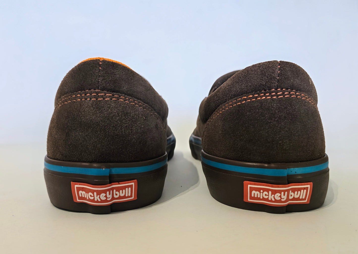 Mickey Bull Java premium slip on