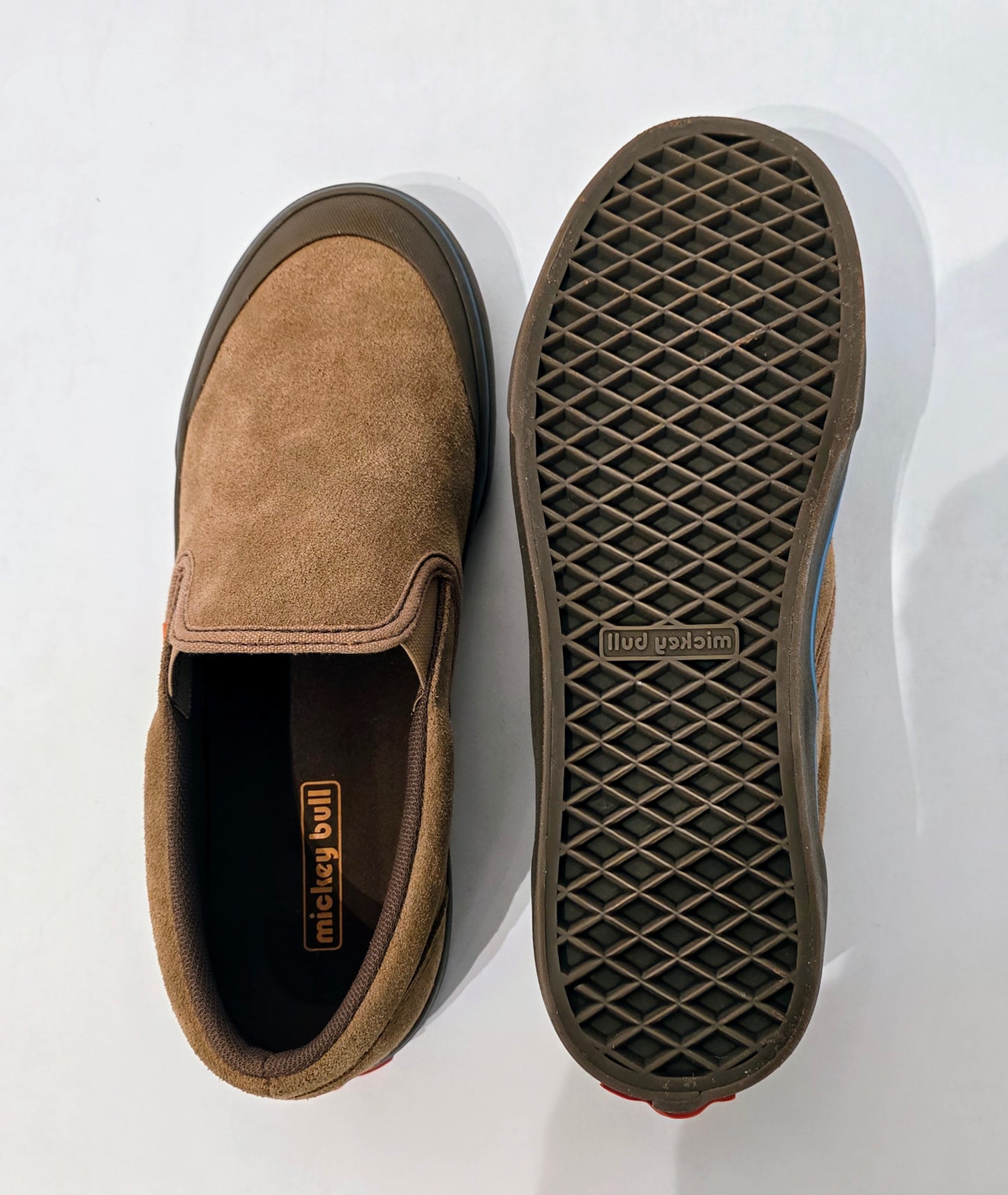 Mickey Bull Luzon premium slip-on