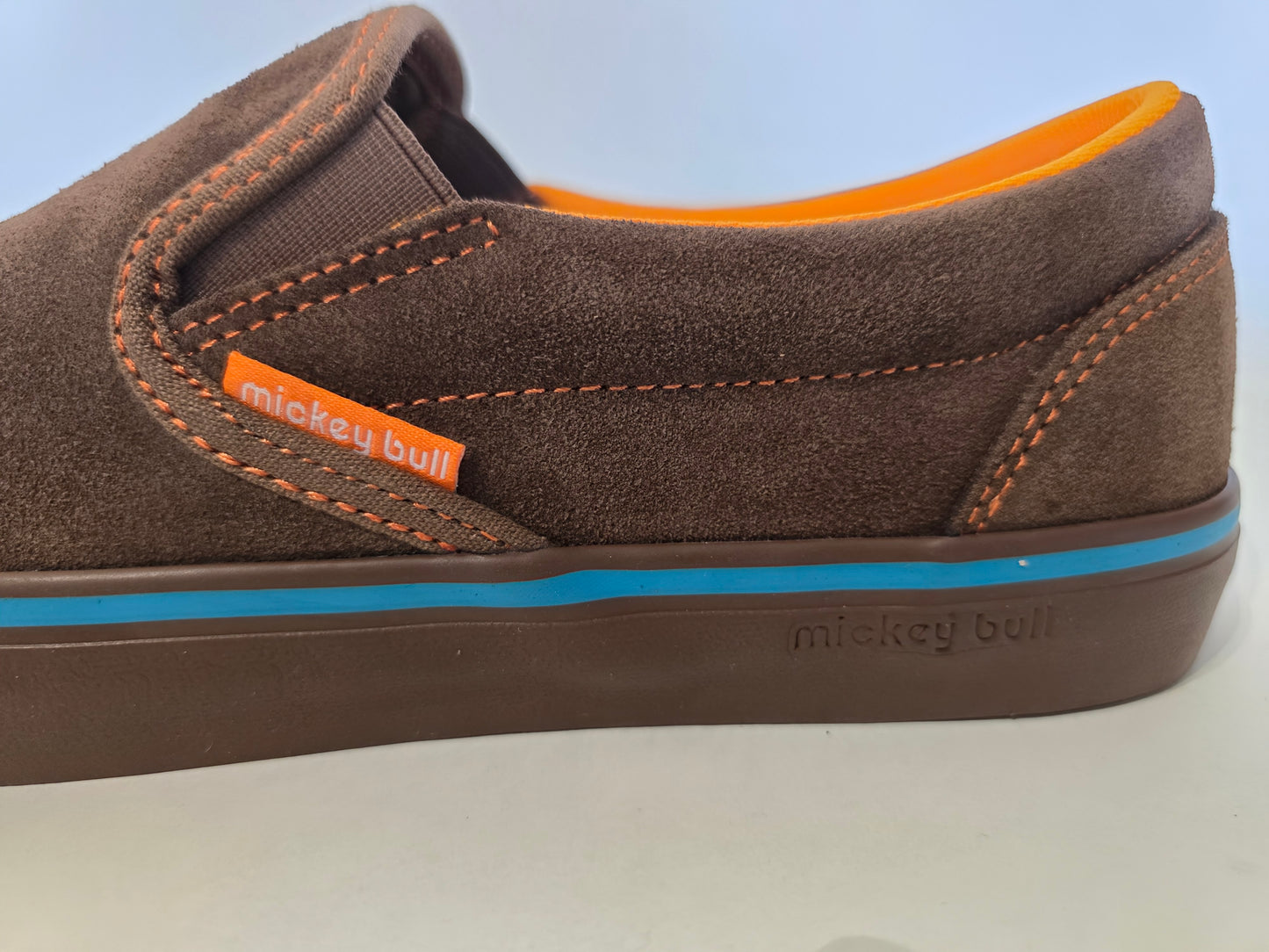 Mickey Bull Java premium slip on